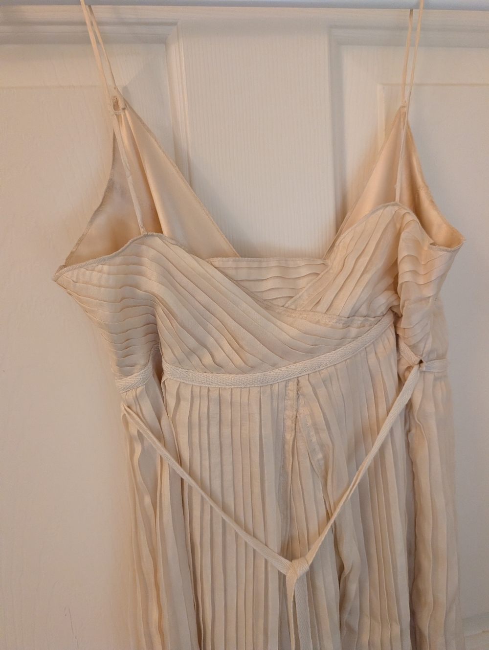 Diane Von Furstenberg 100% Silk Cream Color Pleated Dress - Picture 6 of 9
